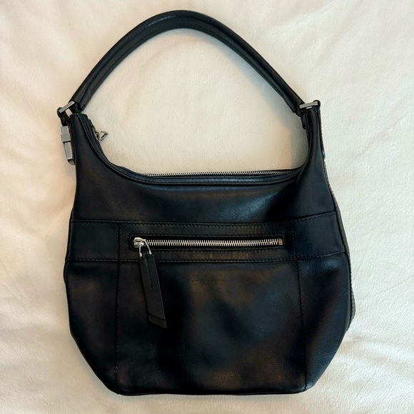 GUCCI (100% Authentic)- Classic Black Leather Front Zip Pocket Shoulder Bag - Picture 2 of 16